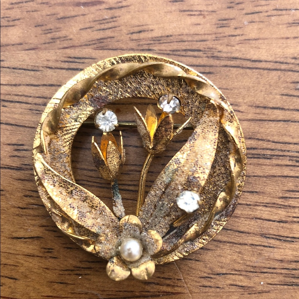Brooch Pin Floral Wreath Gems